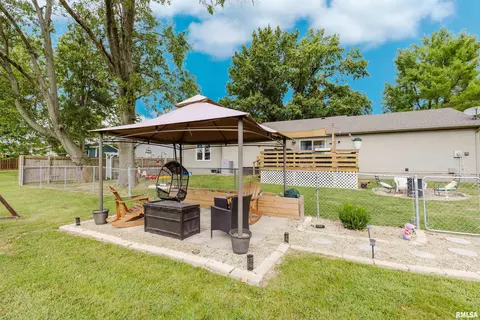 Exterior - 805 E Marshall St, Marion, IL 62959 photo 4 of 7