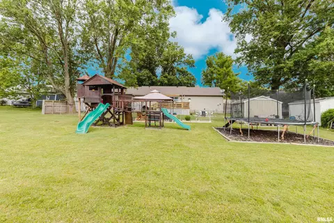 Exterior - 805 E Marshall St, Marion, IL 62959 photo 6 of 7