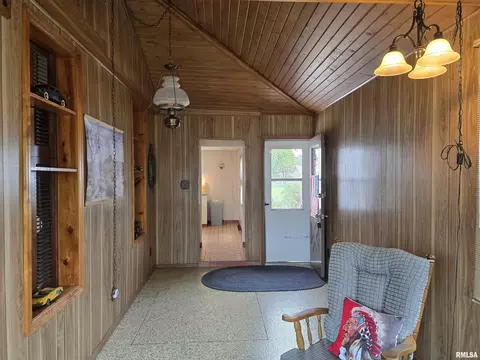 Entry Way - 543 Custer Pl, Canton, IL 61520 photo 1 of 7