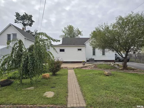 Exterior - 543 Custer Pl, Canton, IL 61520 photo 5 of 12