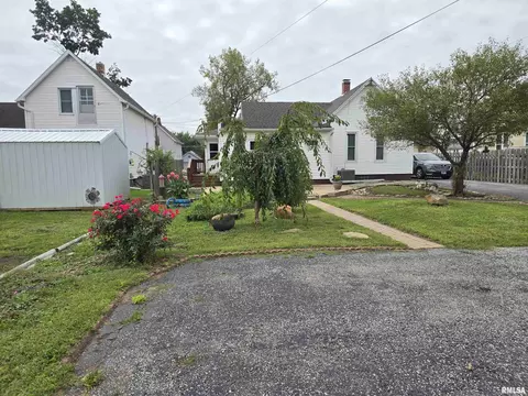 Exterior - 543 Custer Pl, Canton, IL 61520 photo 11 of 12