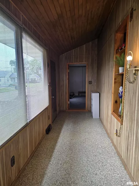 Exterior - 543 Custer Pl, Canton, IL 61520 photo 3 of 12
