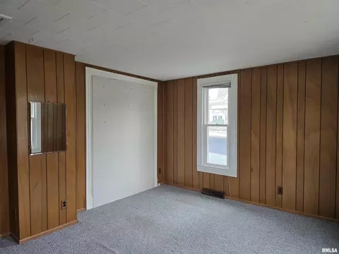 Living - 543 Custer Pl, Canton, IL 61520 photo 1 of 5