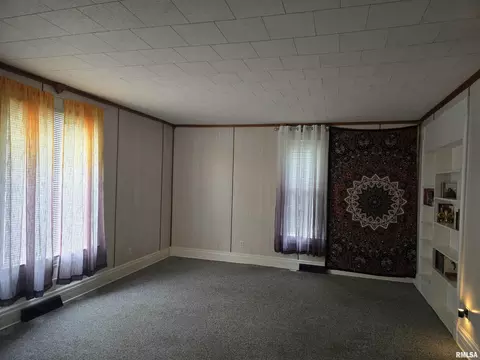 Living - 543 Custer Pl, Canton, IL 61520 photo 5 of 5