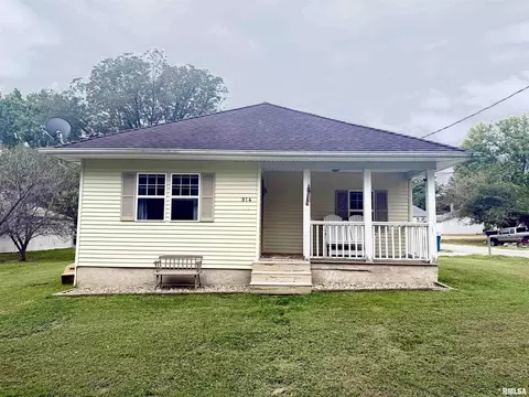 914 Chestnut Ave, Johnston City, IL 62951