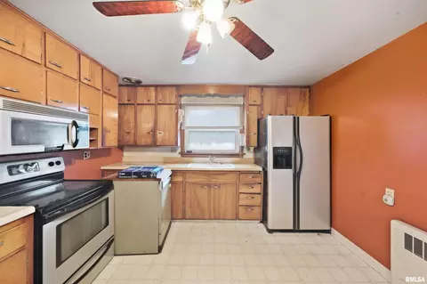 Kitchen - 708 S Main St, Morton, IL 61550 photo 2 of 3