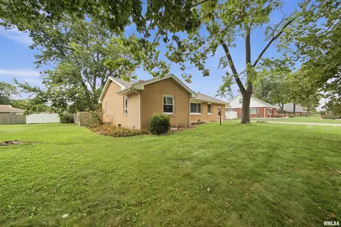Exterior - 708 S Main St, Morton, IL 61550 photo 2 of 4