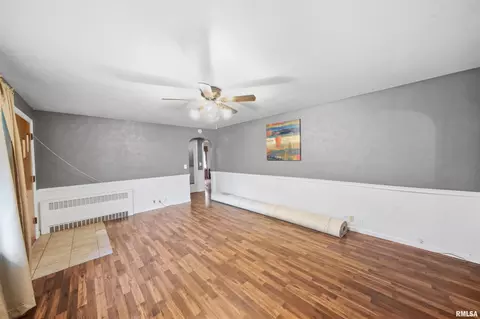 Entry Way - 708 S Main St, Morton, IL 61550 photo 1 of 4