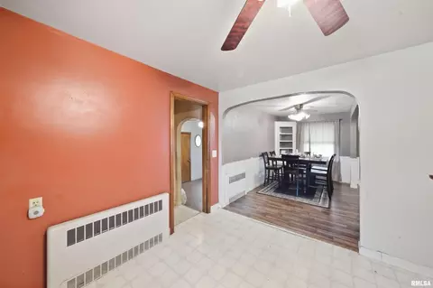 Entry Way - 708 S Main St, Morton, IL 61550 photo 4 of 4