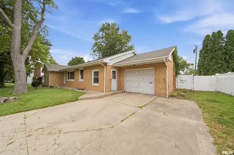 Exterior - 708 S Main St, Morton, IL 61550 photo 3 of 4