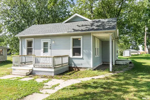 Exterior - 705 S Spruce St, Delavan, IL 61734 photo 2 of 4