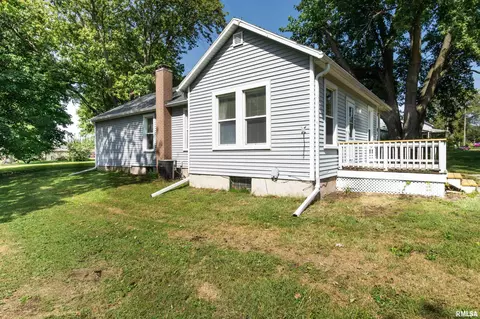 Exterior - 705 S Spruce St, Delavan, IL 61734 photo 3 of 4