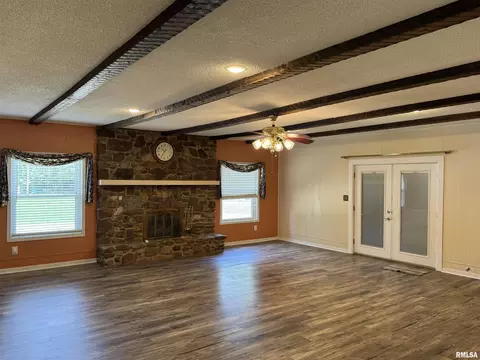 Living - 100 Belcher Dr, Anna, IL 62906 photo 2 of 7