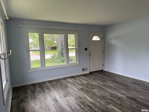 Living - 100 Belcher Dr, Anna, IL 62906 photo 5 of 7