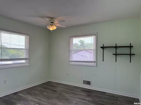 Bedroom - 100 Belcher Dr, Anna, IL 62906 photo 3 of 6