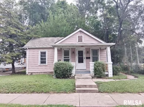 824 N Garfield Ave, Peoria, IL 61606
