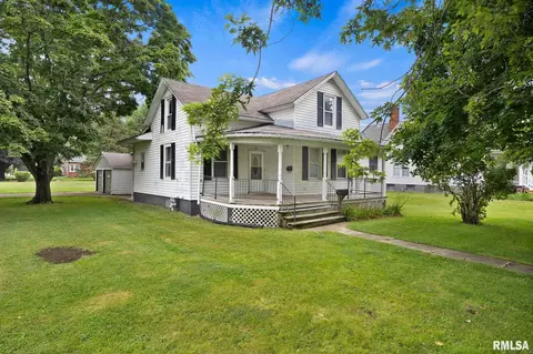 210 W Williams St, Wyoming, IL 61491