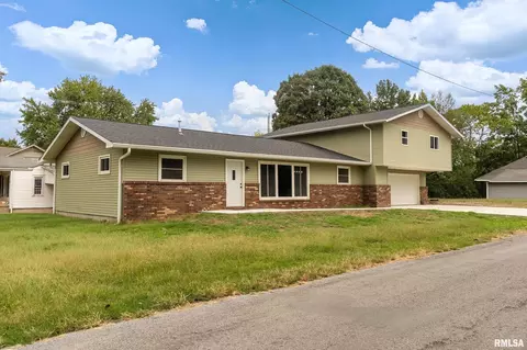 Exterior - 1016 S 13th St, Herrin, IL 62948 photo 4 of 4