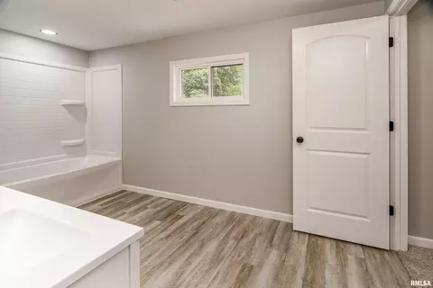 Bath - 1016 S 13th St, Herrin, IL 62948 photo 3 of 4