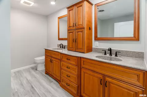 Bath - 1016 S 13th St, Herrin, IL 62948 photo 1 of 4