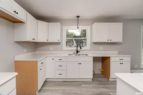 Kitchen - 1016 S 13th St, Herrin, IL 62948 photo 2 of 4