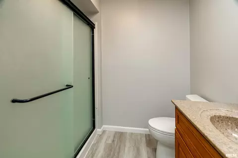 Bath - 1016 S 13th St, Herrin, IL 62948 photo 2 of 4