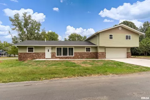 Exterior - 1016 S 13th St, Herrin, IL 62948 photo 2 of 4