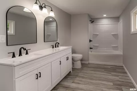 Bath - 1016 S 13th St, Herrin, IL 62948 photo 4 of 4