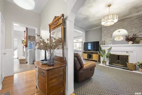 Entry Way - 603 W 3rd St, Delavan, IL 61734 photo 2 of 8