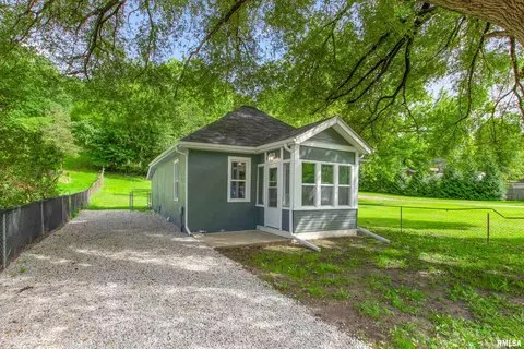 210 Kerfoot St, East Peoria, IL 61611