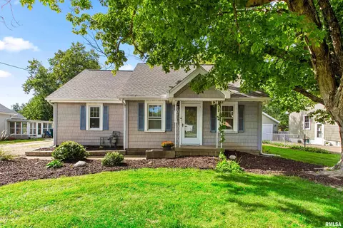 208 Claremont Ave, East Peoria, IL 61611