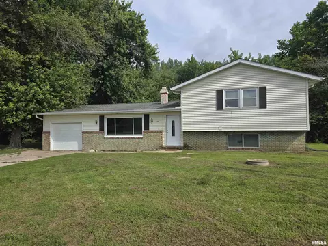 145 W Leisure Ln, Spring Bay, IL 61611