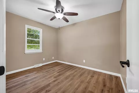 Bedroom - 5208 S Cameron Ln, Mapleton, IL 61547 photo 3 of 4