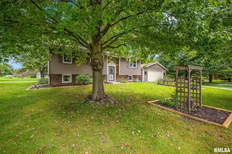Exterior - 5208 S Cameron Ln, Mapleton, IL 61547 photo 2 of 5