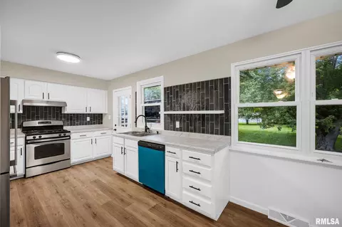 Kitchen - 5208 S Cameron Ln, Mapleton, IL 61547 photo 1 of 3