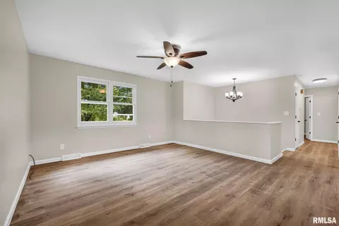 Living - 5208 S Cameron Ln, Mapleton, IL 61547 photo 2 of 3