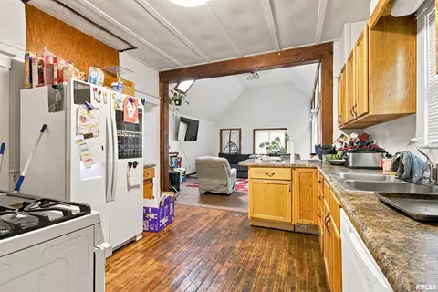 Kitchen - 515 521 N Albert St, Macomb, IL 61455 photo 1 of 2