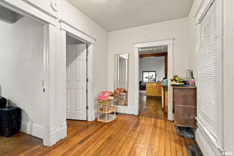 Entry Way - 515 521 N Albert St, Macomb, IL 61455 photo 1 of 5