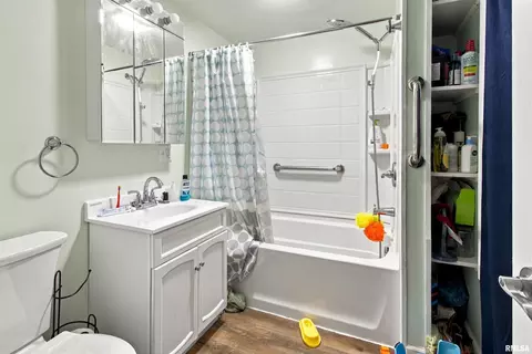 Bath - 515 521 N Albert St, Macomb, IL 61455 photo 1 of 2