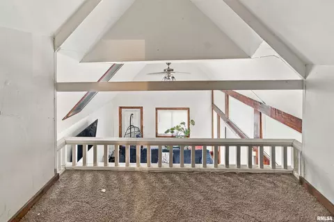Entry Way - 515 521 N Albert St, Macomb, IL 61455 photo 2 of 5