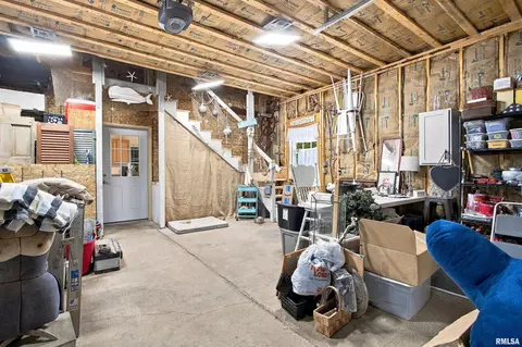 Entry Way - 515 521 N Albert St, Macomb, IL 61455 photo 5 of 5