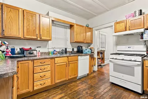 Kitchen - 515 521 N Albert St, Macomb, IL 61455 photo 2 of 2