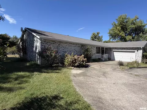 Exterior - 111 Stork St, Anna, IL 62906 photo 2 of 5