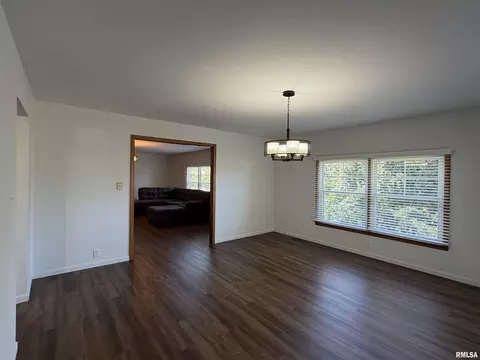 Living - 111 Stork St, Anna, IL 62906 photo 2 of 3