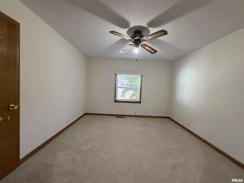 Bedroom - 111 Stork St, Anna, IL 62906 photo 3 of 4