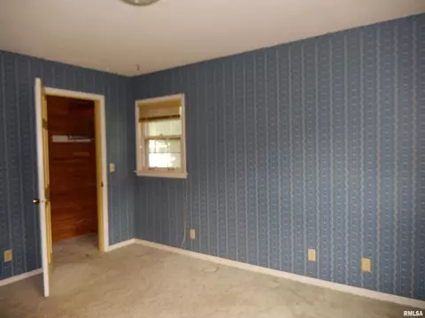 Bedroom - 10 Kimberly Ct, Macomb, IL 61455 photo 2 of 6