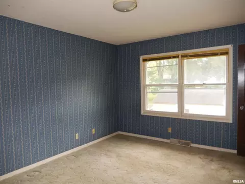 Bedroom - 10 Kimberly Ct, Macomb, IL 61455 photo 1 of 6