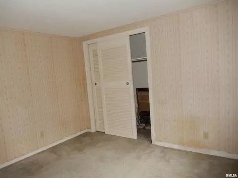 Bedroom - 10 Kimberly Ct, Macomb, IL 61455 photo 5 of 6