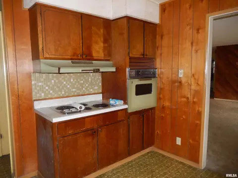 Kitchen - 10 Kimberly Ct, Macomb, IL 61455 photo 4 of 4