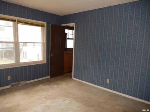 Bedroom - 10 Kimberly Ct, Macomb, IL 61455 photo 3 of 6